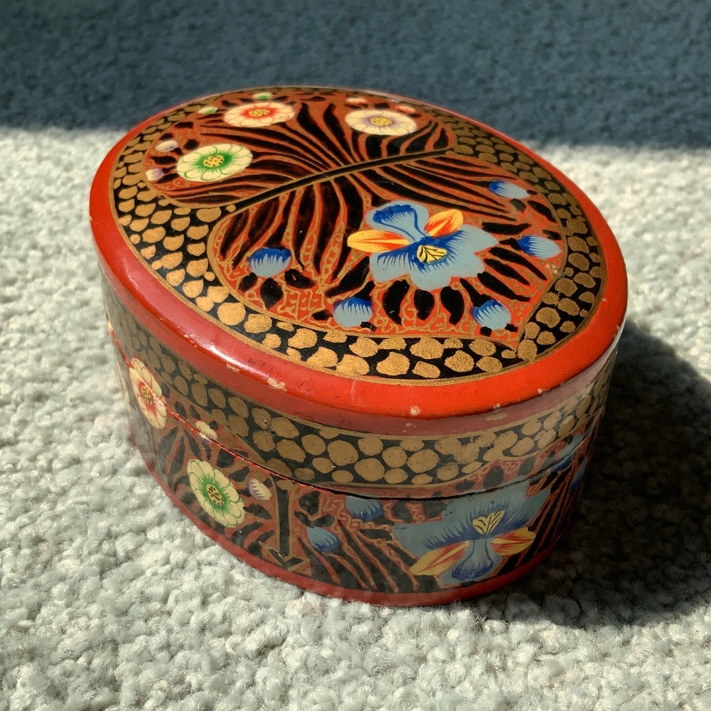 Hand Painted Oval Shaped Two Piece Trinket Box - Picture 7 of 7